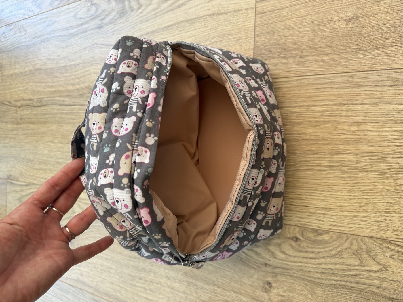 Intérieur du vanity oursons, doublure beige déperlante
